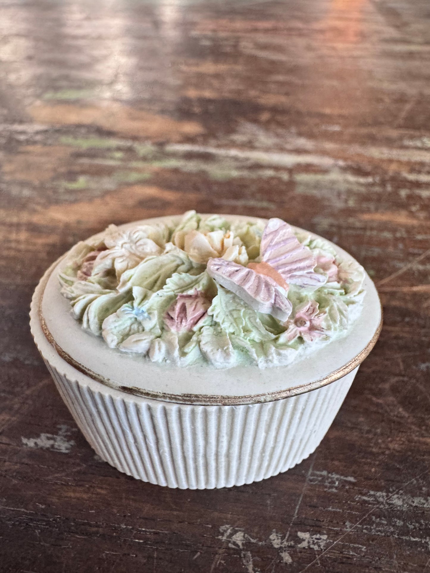 Vintage Avon Floral Trinket Box with Brooch/Lid