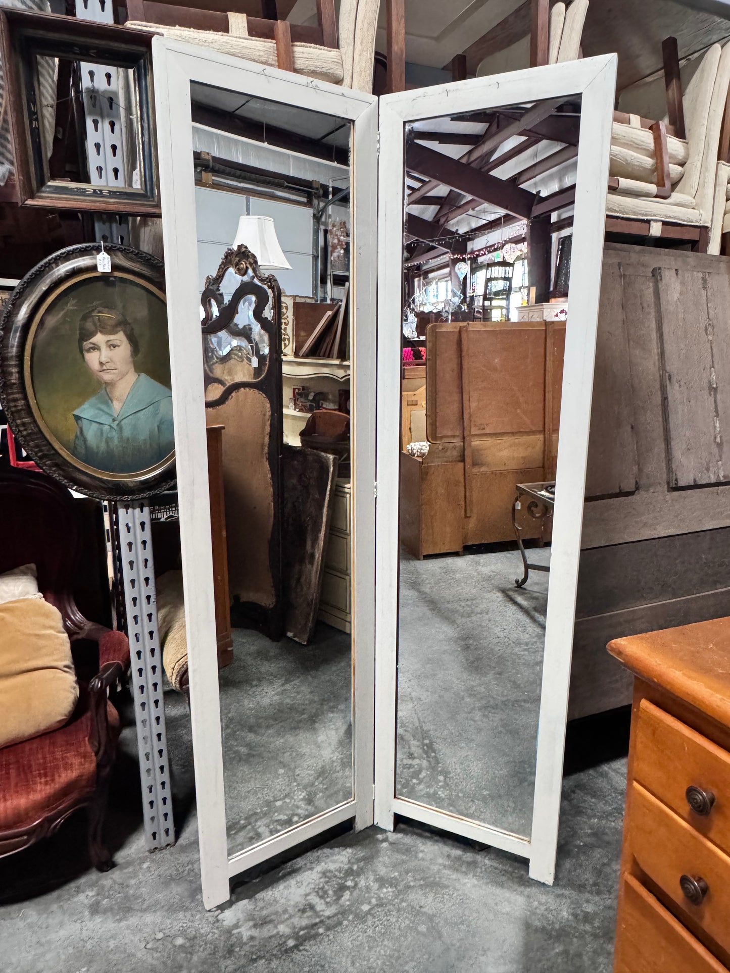 2-Panel Mirrored Screen