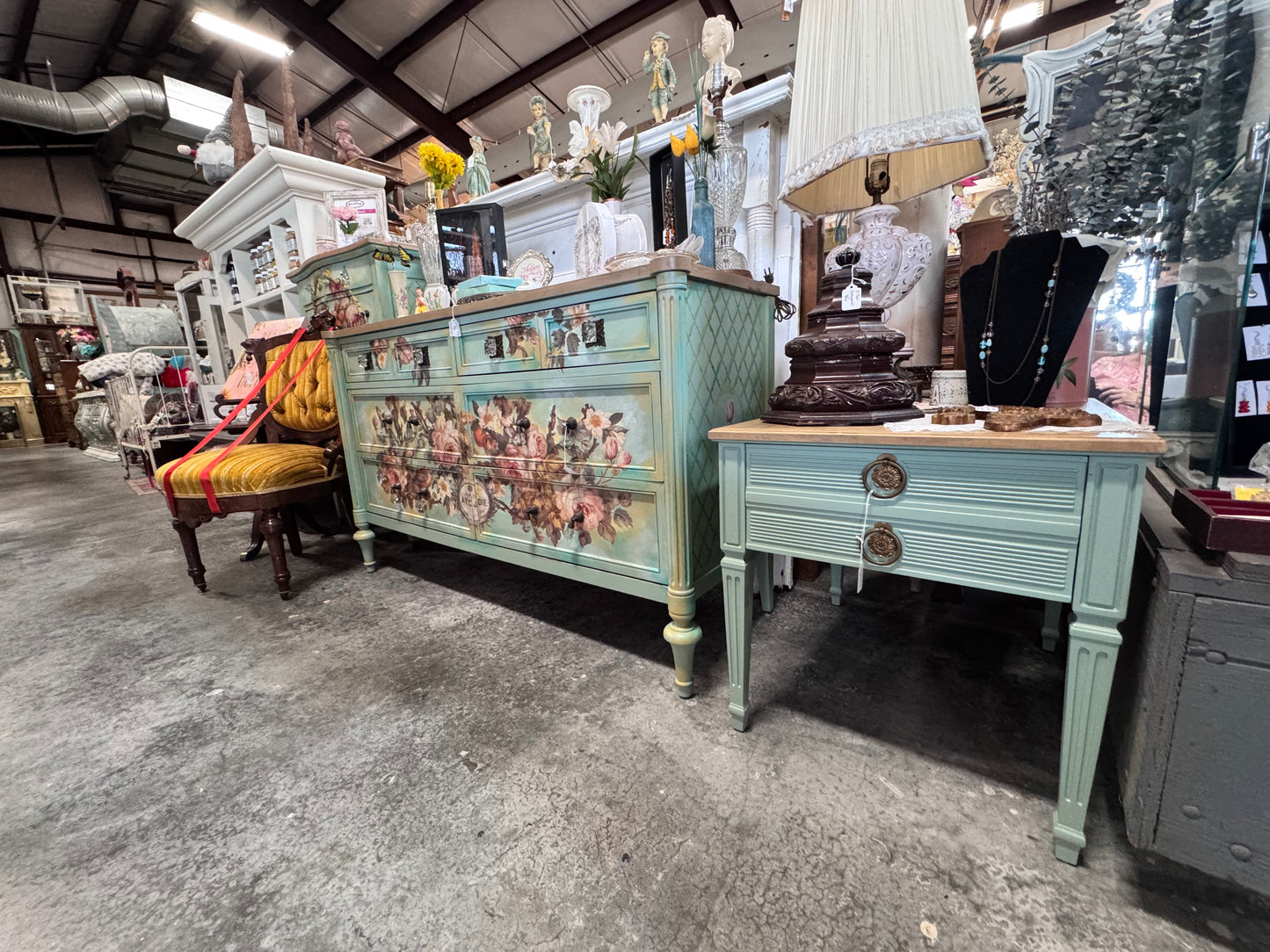 Joie de Roses Nightstand
