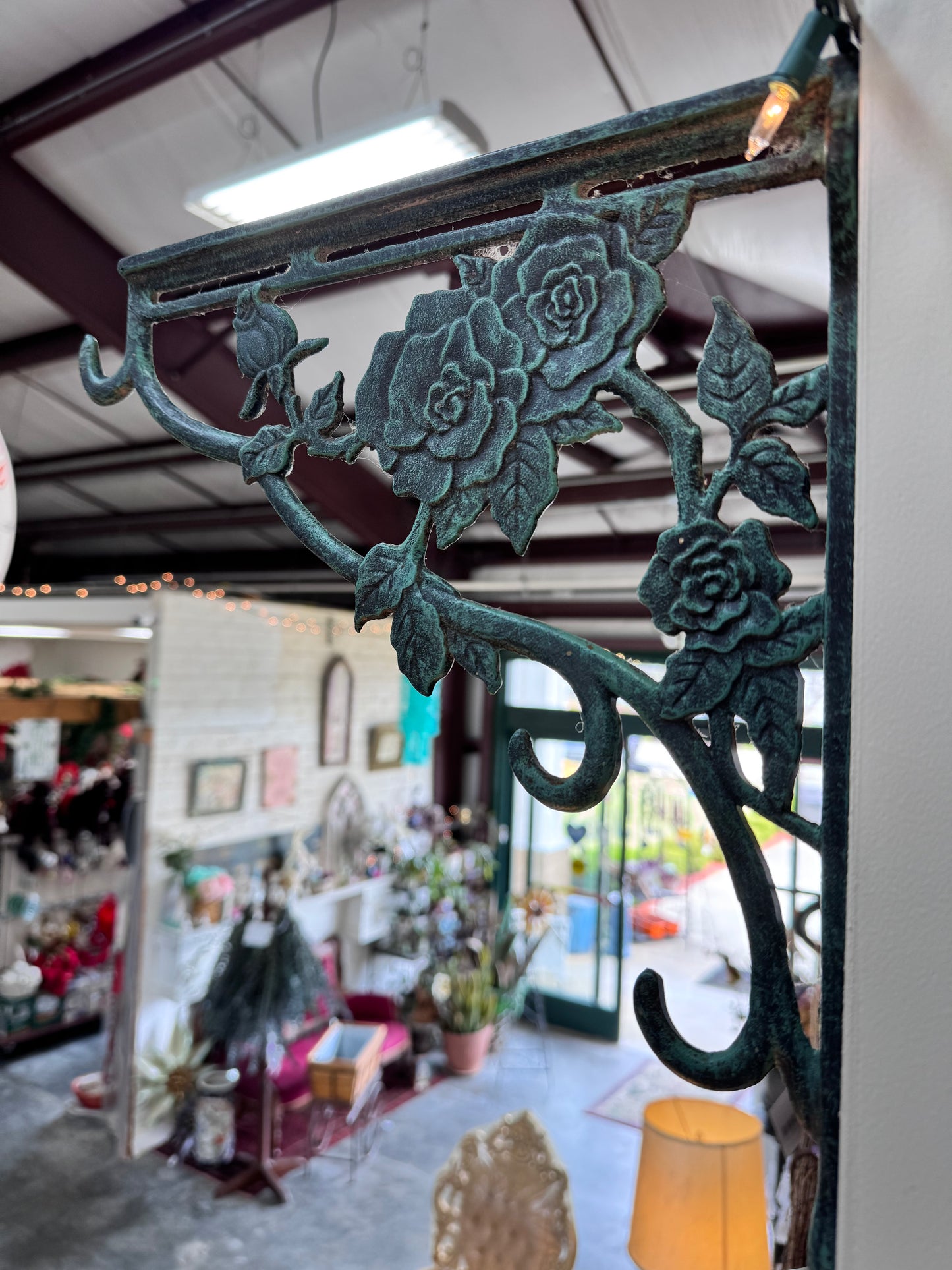 Cast Iron Corner Bracket Hangar with Roses
