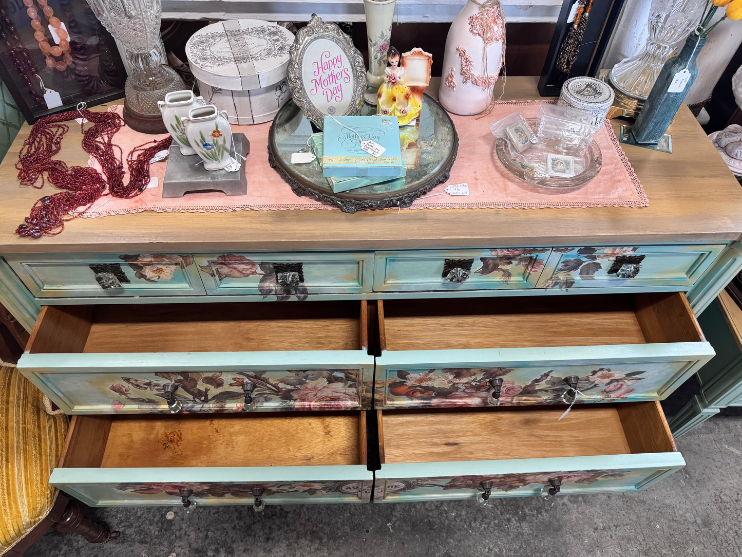 Joie de Roses Dresser
