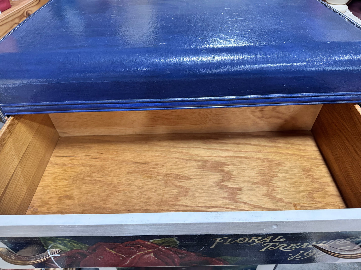 Waterfall chest of drawers