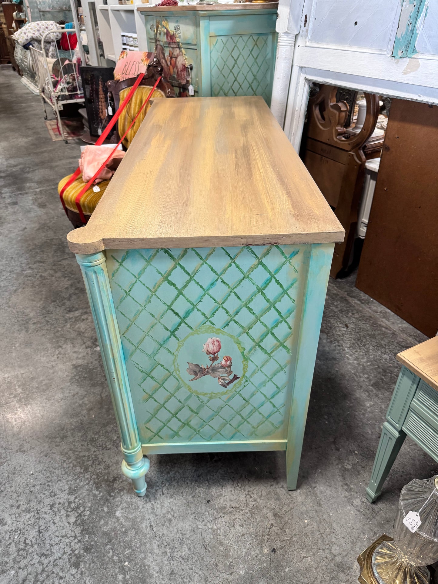 Joie de Roses Dresser