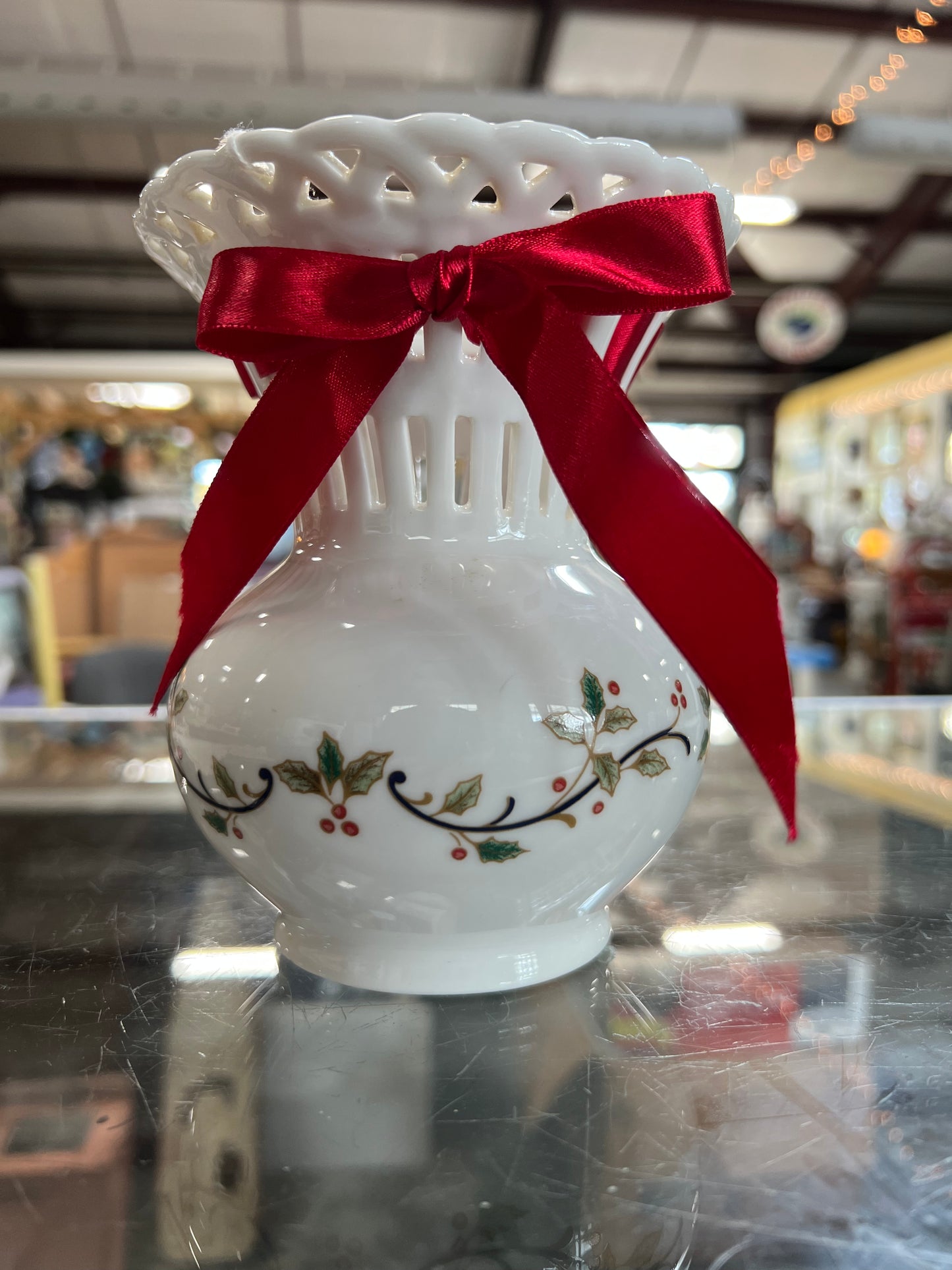 Mikasa Holiday Lace Vase 6"