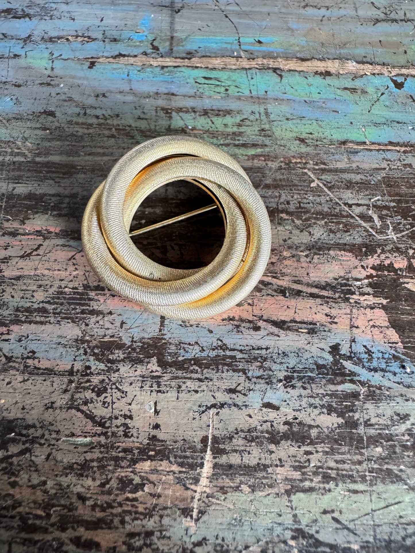 Vintage Sarah Coventry Gold Tone Mesh Texture Circle Eternity Pin " Sarah's Circle"