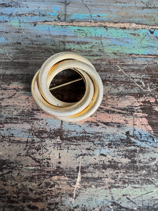 Vintage Sarah Coventry Gold Tone Mesh Texture Circle Eternity Pin " Sarah's Circle"