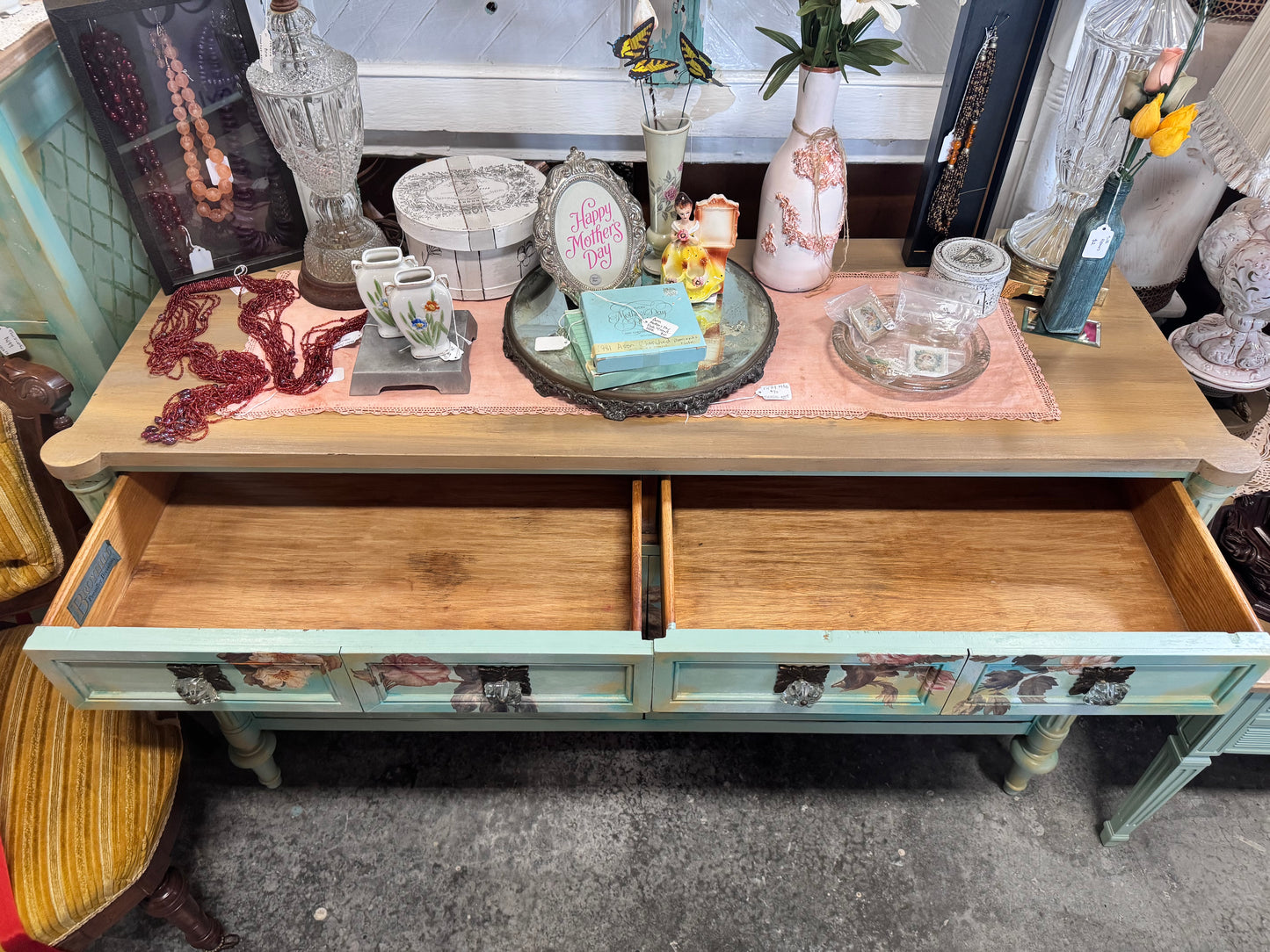 Joie de Roses Dresser