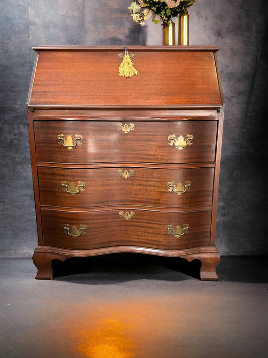 Mahogany Serpentine Front Gentleman's Desk