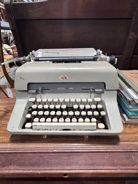 Vintage Royal 440 Mechanical Typewriter