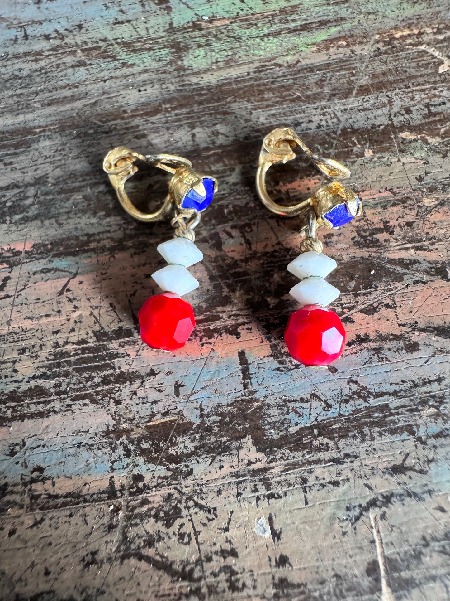 Vintage Avon "Liberty Linear" Clip On Earrings