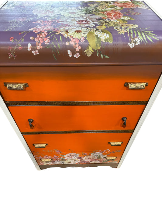 Waterfall style 4-drawer chest
