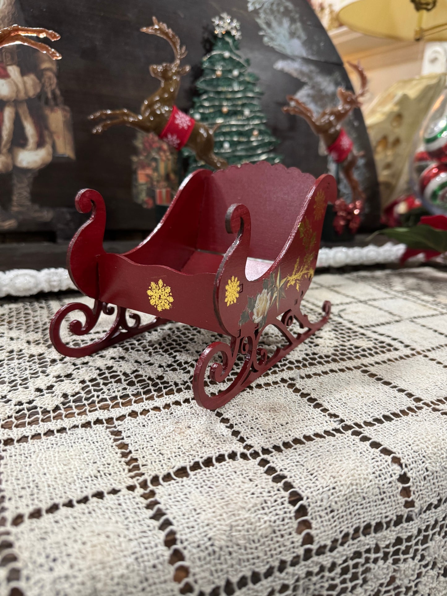 Red Christmas Santa’s Sleigh decor display Roses and flourishes