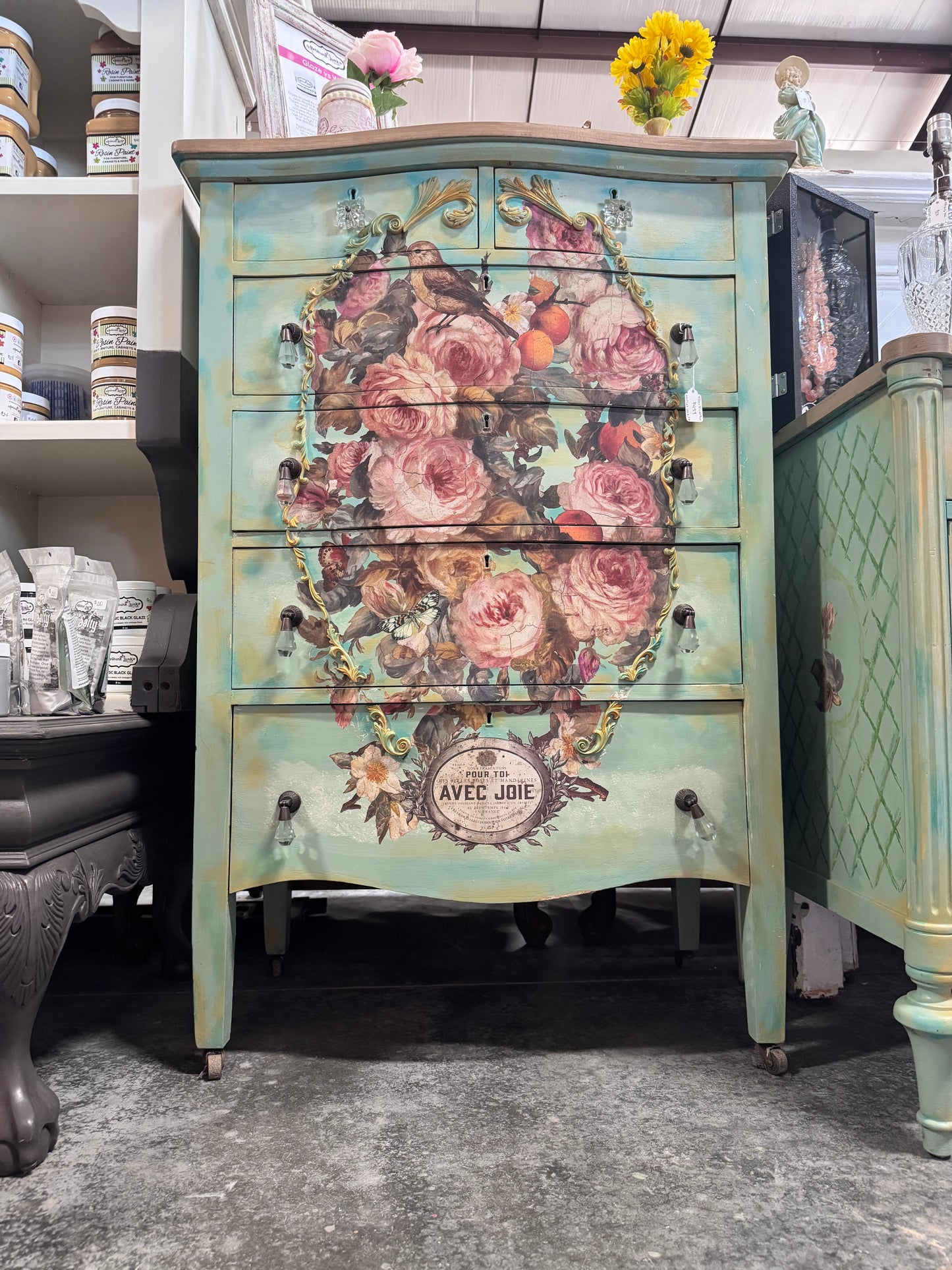 Joie de Roses Chest of Drawers