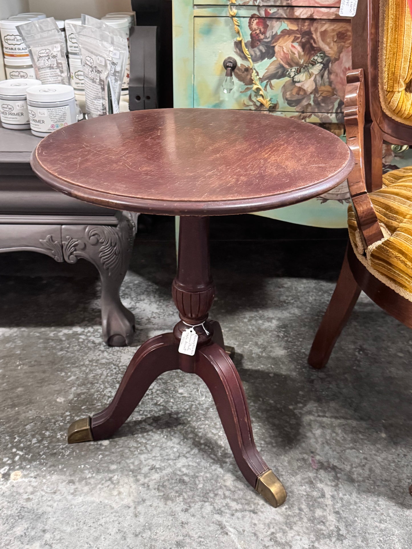 Hammary Furniture Duncan Phyfe Style Accent Table
