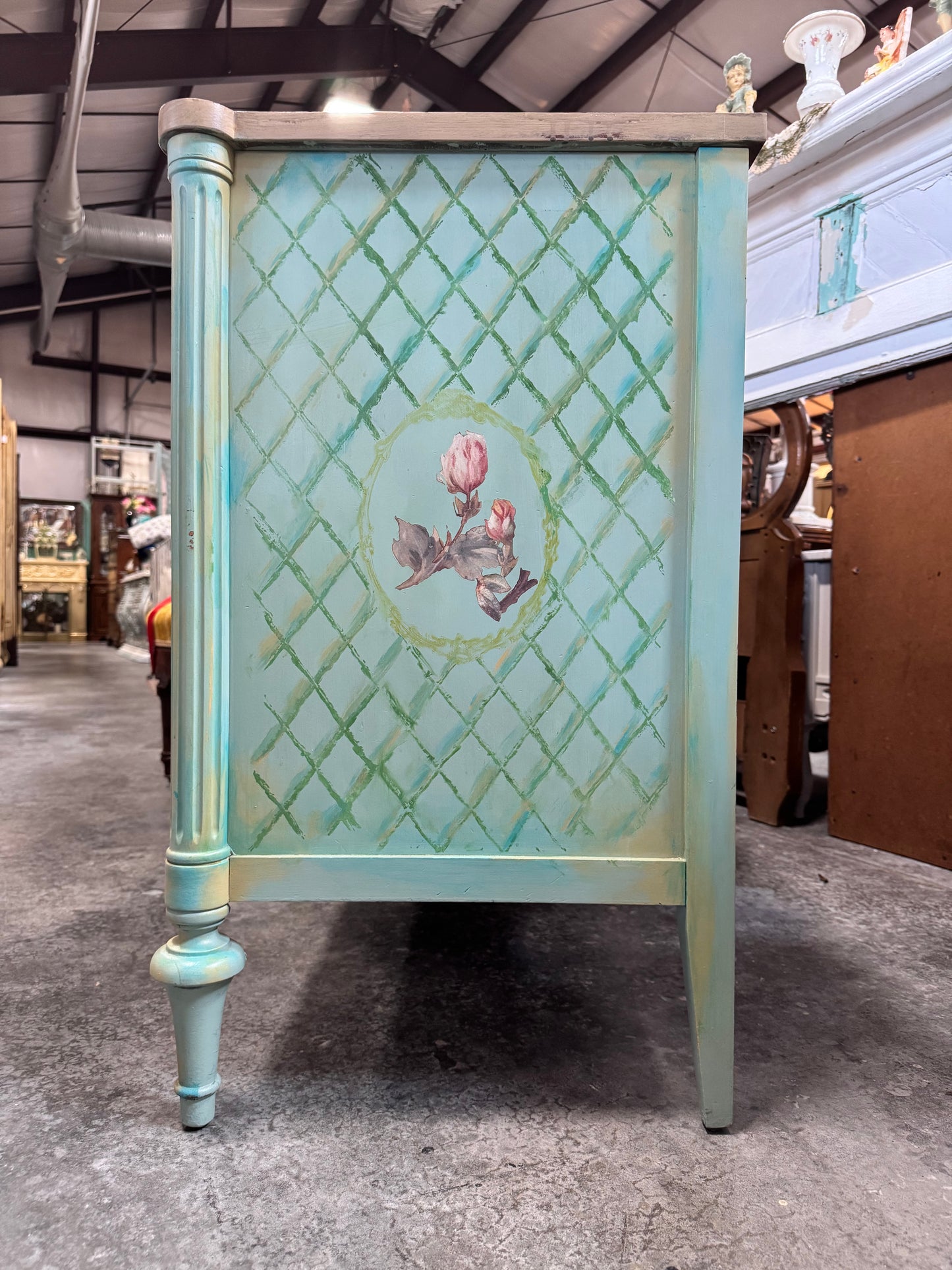 Joie de Roses Dresser
