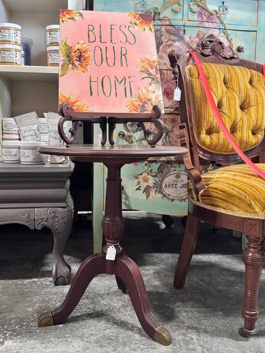 Hammary Furniture Duncan Phyfe Style Accent Table
