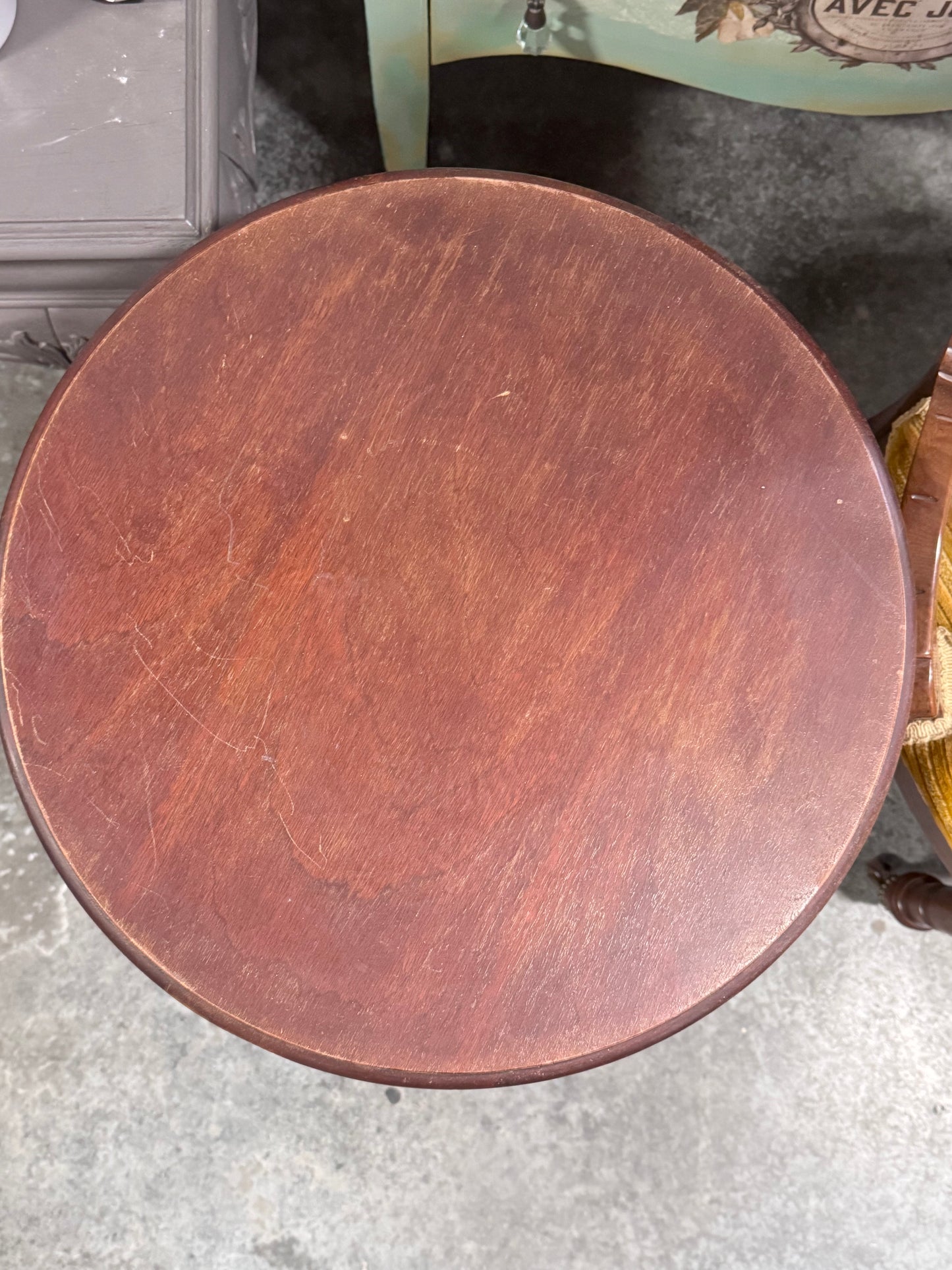 Hammary Furniture Duncan Phyfe Style Accent Table