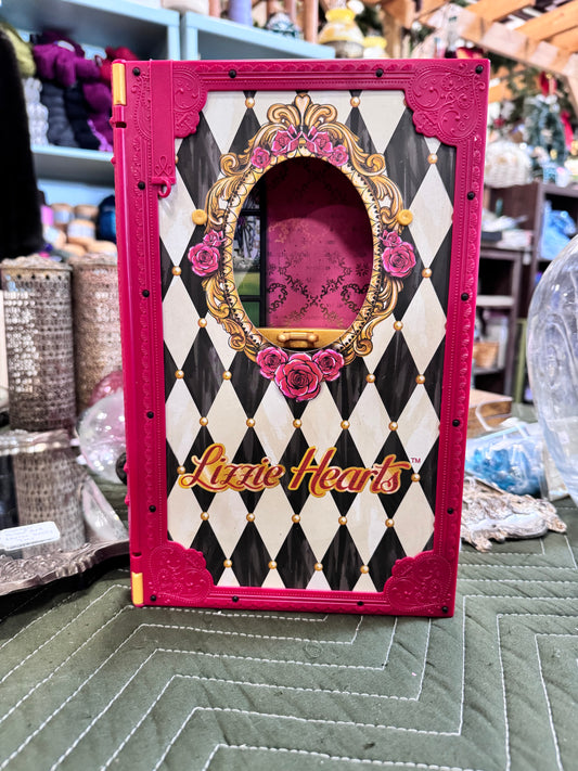 Ever After High Lizzie Hearts Doll Case