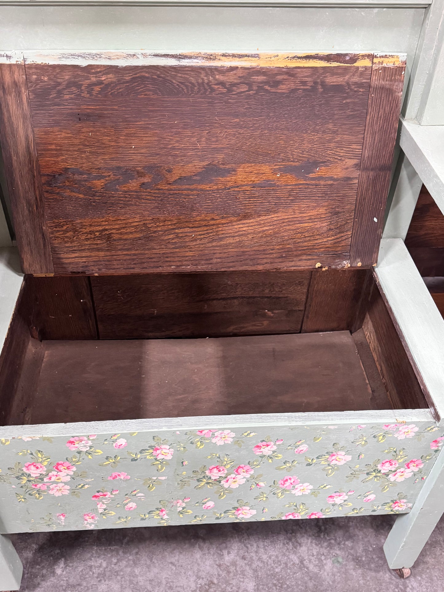 Cottage Finish Vintage Oak Hall Tree with 4 Hooks