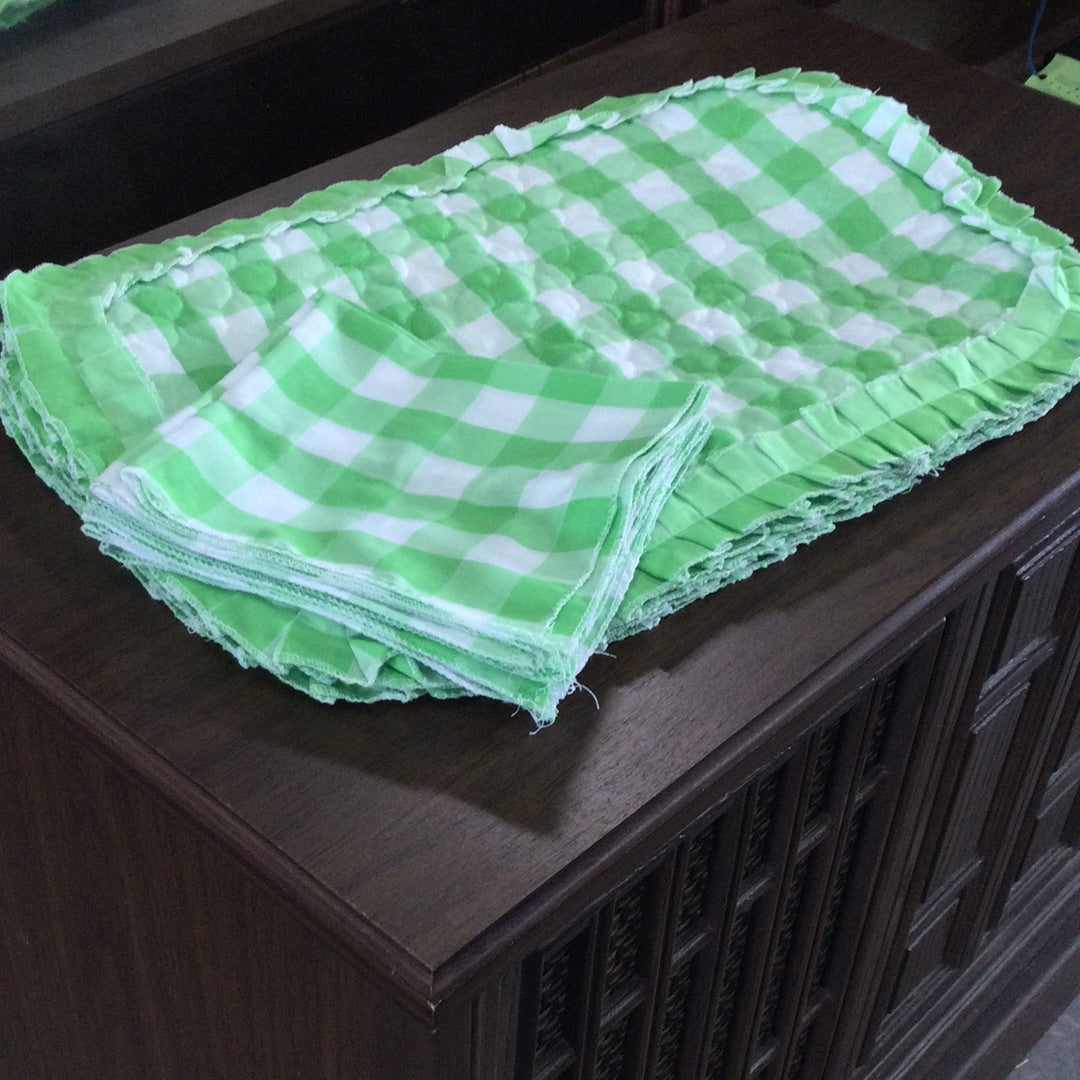 Set of 6 Green and White placemats and napkin set