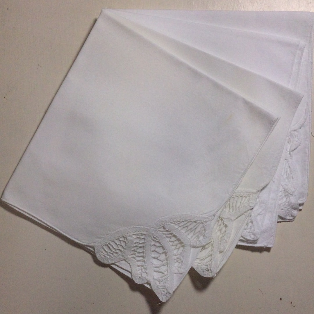 Set of 4 Linen and Lace Napkins