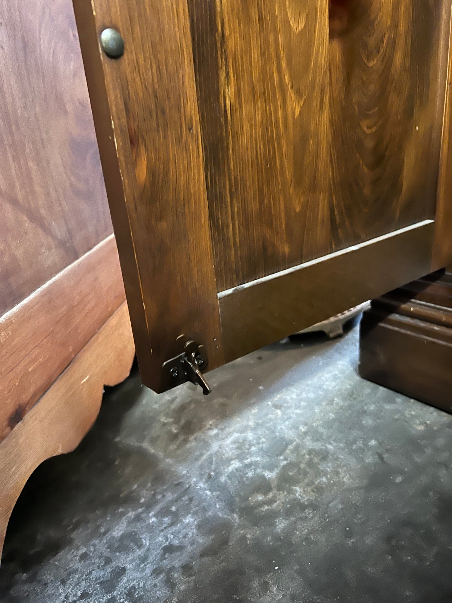 Solid Wood Locking Gun Cabinet