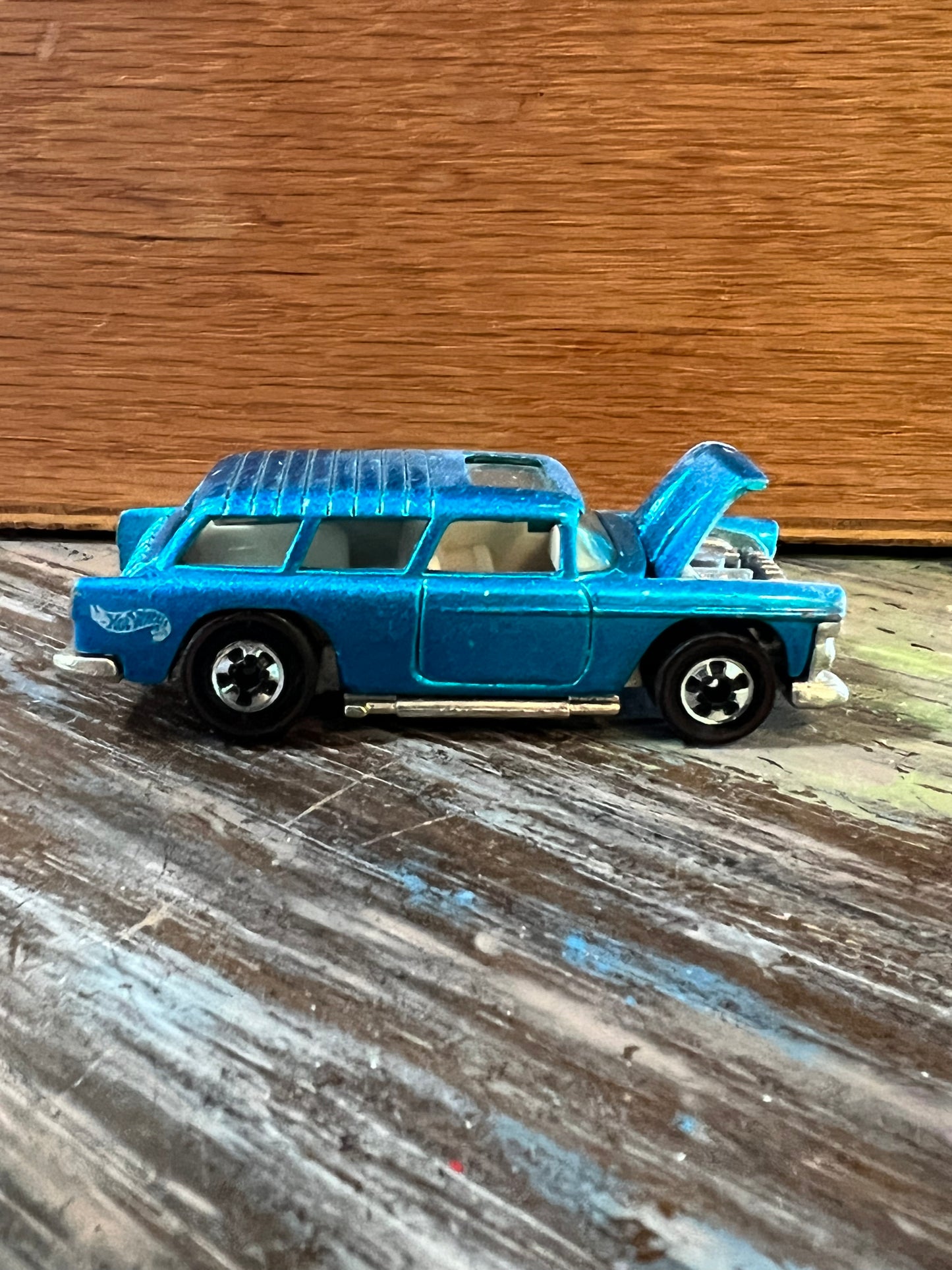 Hot Wheels 1970 Classic Nomad car