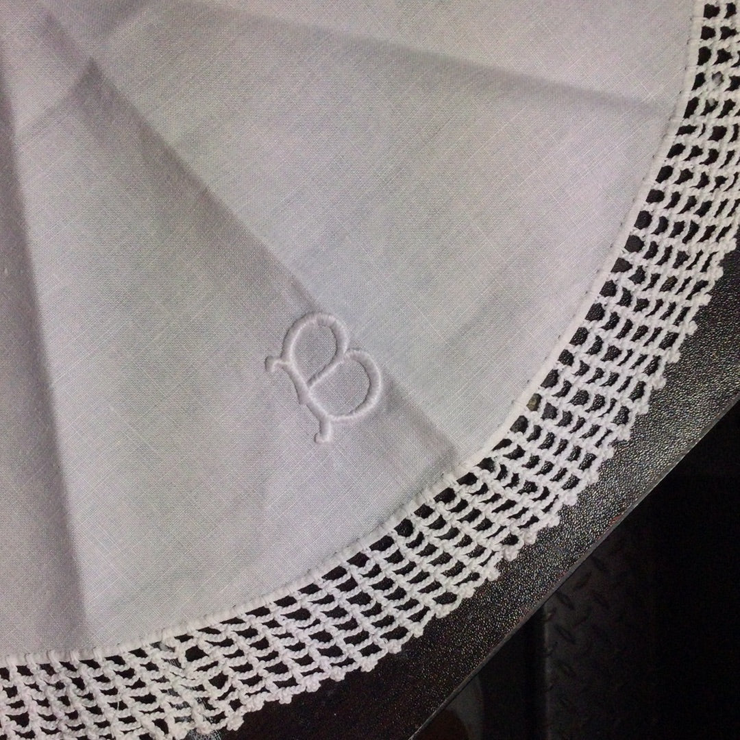 Round Linen and Crochet Dresser Scarf – Two Girls Treasure